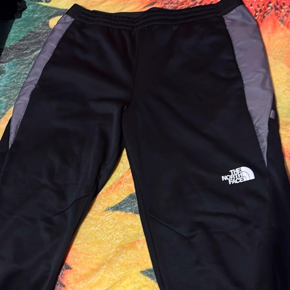 Northface sweatpants large in color black